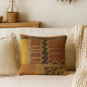 MERCHANT 41™ 18x18 Kilim Jute Pillow Cover – New